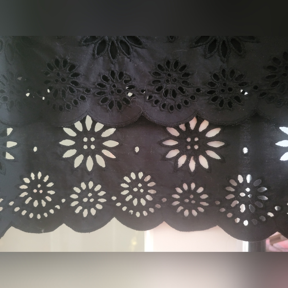 Black Eyelet Floral Blouse - Picture 4 of 7